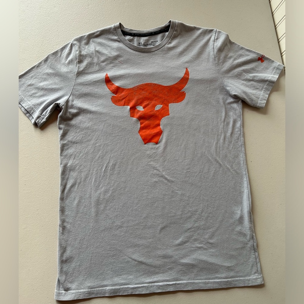NWT-- Mens UA Project Rock Brahma Bull T-Shirt Dwayne "Rock" Johnson Tee